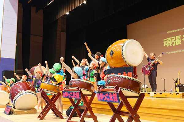 前夜祭での太鼓の演奏写真